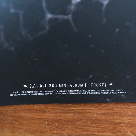 (G) I-DLE 3rd Mini Album I Trust photo book - Picture 4 of 10